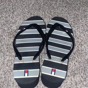 tommy hilfiger flip flops used. size 7